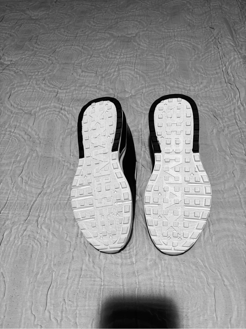 Men's Black and White Everyday Running Sneakers